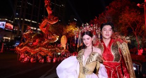 เอ็ม ดิสทริค เนรมิต ‘จักรวรรดิแห่งมังกร’ ฉลองตรุษจีน    “EM DISTRICT LUCK IS CALLING….CHINESE NEW YEAR 2024”  พบ 12 ประติมากรรมมังกรจาก 12 ศิลปิน 12 จุดบนถนนสุขุมวิท   พร้อมกิจกรรมมงคลฉลองรับปีมังกร