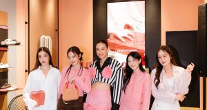 “melissa On The Way” เปิดตัวคอลเลกชั่นสปริง-ซัมเมอร์ 2025 พร้อมอวดโฉม melissa Possession Crystals สะกดทุกสายตาด้วยคริสตัลจากสวารอฟสกี้ “melissa On The Way” เปิดตัวคอลเลกชั่นสปริง-ซัมเมอร์ 2025 พร้อมอวดโฉม melissa Possession Crystals สะกดทุกสายตาด้วยคริสตัลจากสวารอฟสกี้