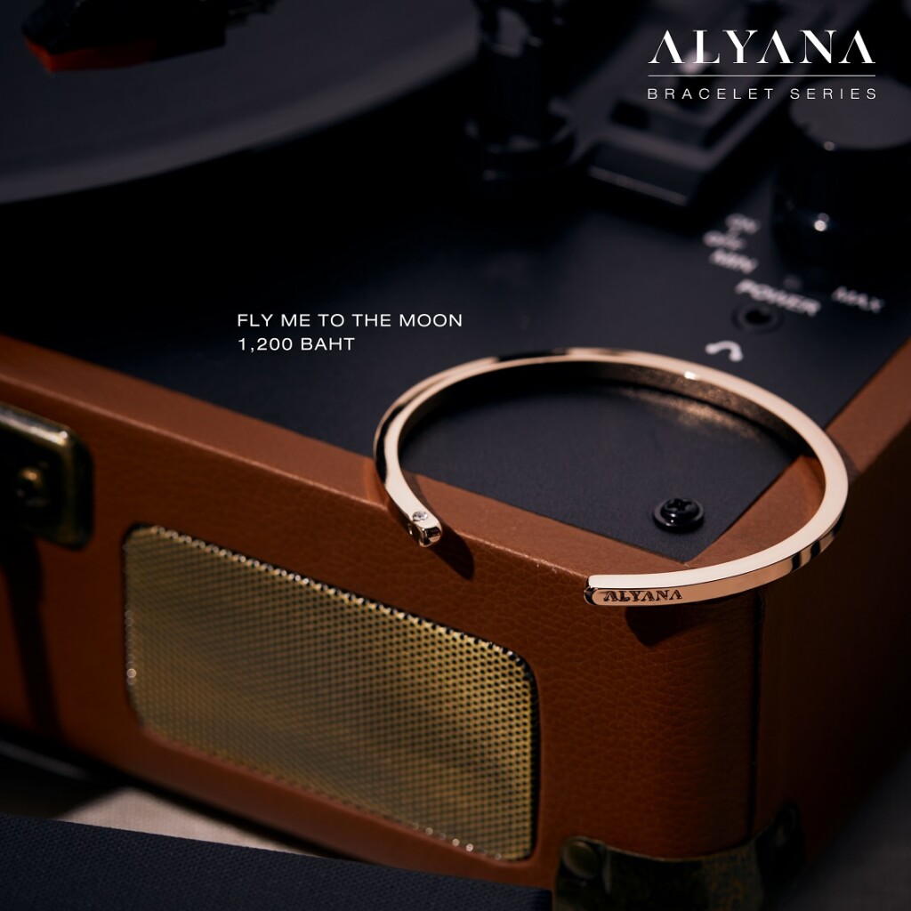 01 ALYANA_FLY ME TO THE MOON_1