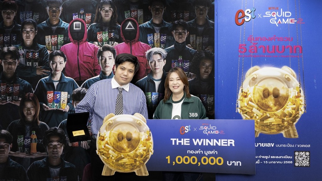 01_คุณสุภรณ์ เด่นไพศาล มอบรางวัลให้ผู้โชคดี