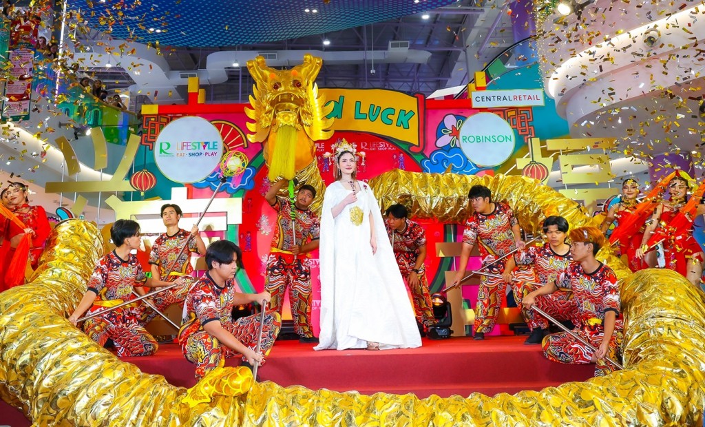 02 - แอฟ-ทักษอร เผยโฉมงามสง่าดั่งราชินีมังกรขาว