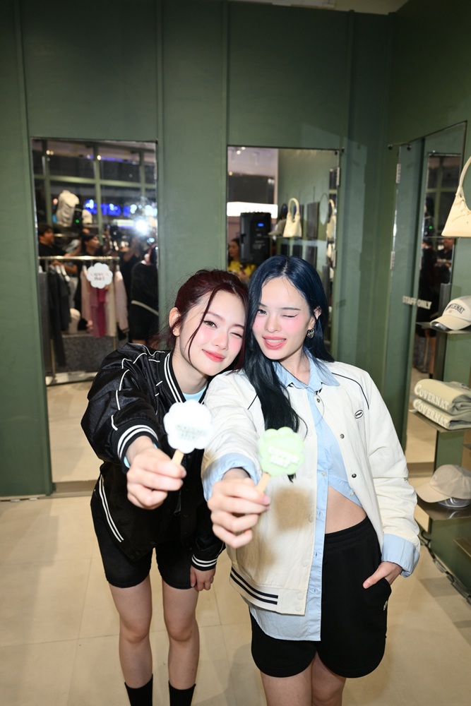 02 แอลลี่ เชอแตม ทำกิจกรรมถ่ายfashion setภายในแฟลกชิปสโตร์CVN11_2