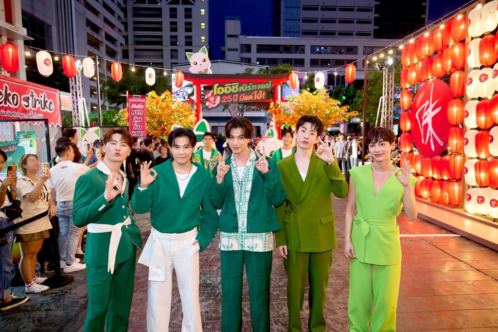 03_คริส-สิงโต-กลัฟ-ออฟ-กัน ร่วมขบวนพาเหรดเปิดงาน
