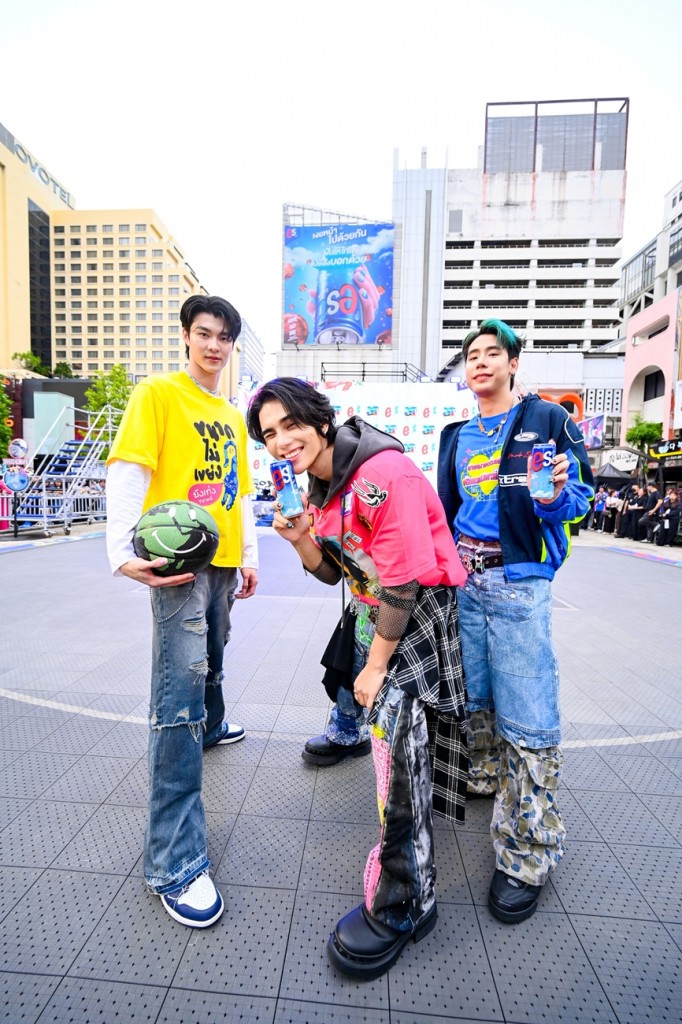 03_พรีเซนเตอร์เอส โคล่า เจฟ-มีน-SPD