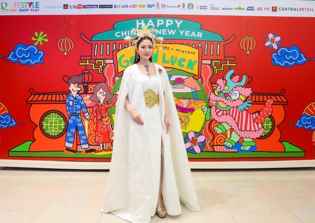 04 - แอฟ-ทักษอร เผยโฉมงามสง่าดั่งราชินีมังกรขาว