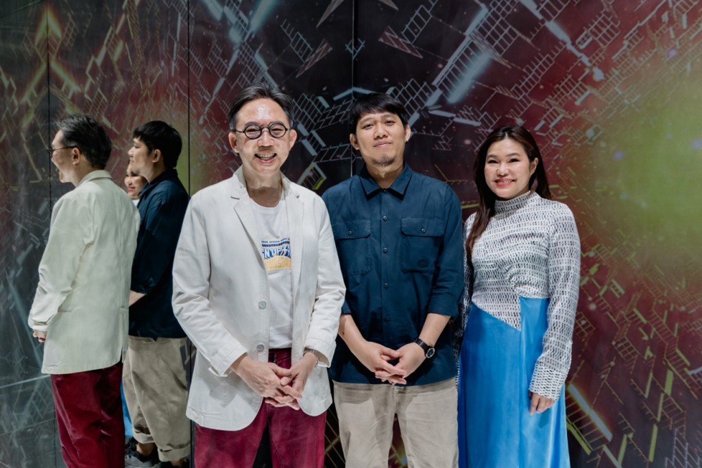 05.สรัลธร อัศเวศน์ ผู้บริหารสยามพิวรรธน์ ให้การต้อนรับ อานนท์ และ เสริมคุณ.re