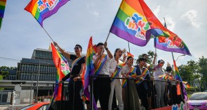 นฤมิตไพรด์ จัดใหญ่แรลลี่รวมพลคน LGBTQIAN+ เฉลิมฉลอง “กฎหมายสมรสเท่าเทียม”  ธงไพรด์สีรุ้งโบกสะบัดประกาศชัยชนะกระหึ่มกรุงฯ หลังต่อสู้มายาวนานกว่า 20 ปี