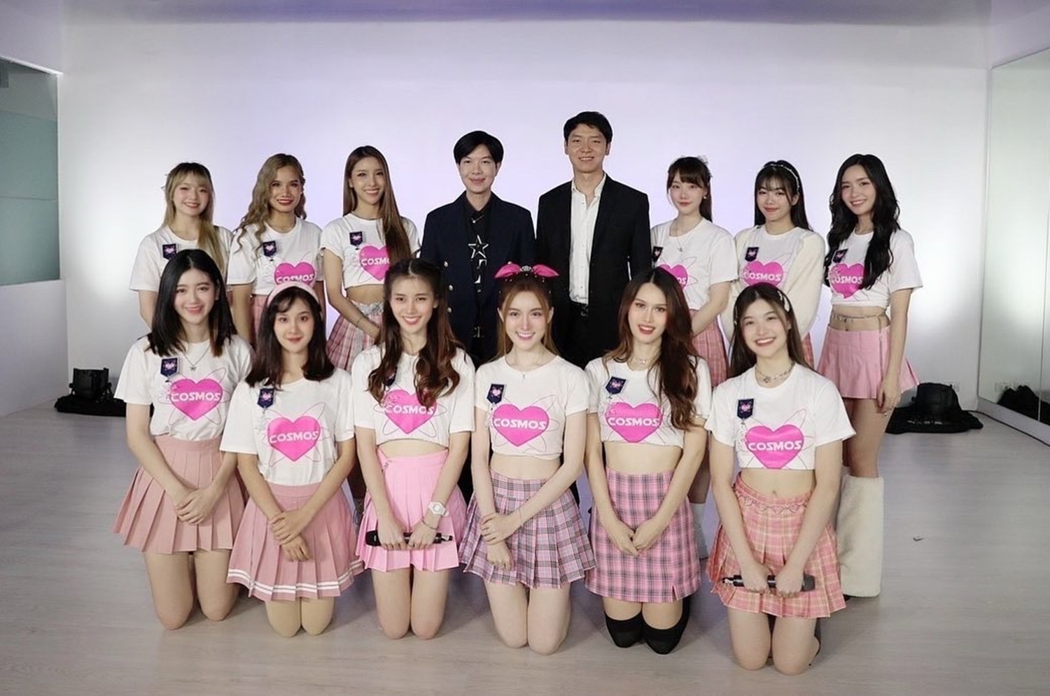 1. Star Hunter Entertainment ปั้น Girl Group Cosmos
