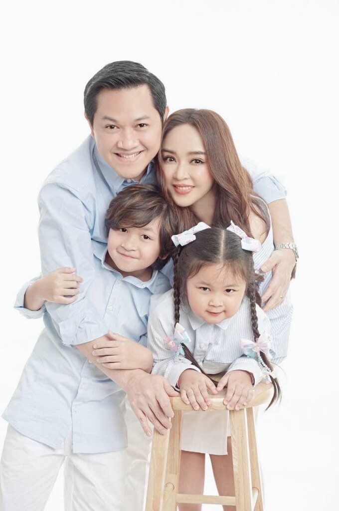 1. ครอบครัว บุญยรัตกลิน ป๊อป - เป้ย - โปรด - ปาลิน