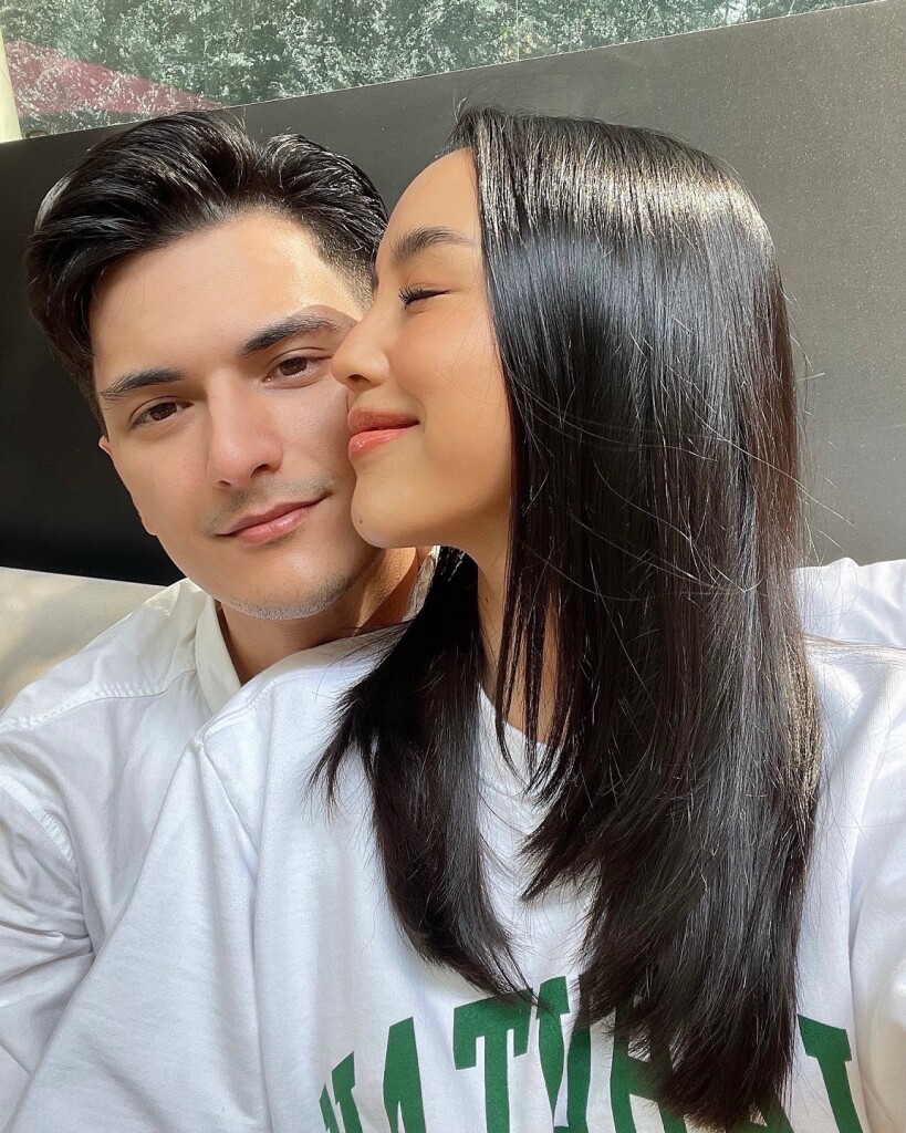 1. ชิน - ชินวุฒ อินทรคูสิน และ ลิลลี่ - ภัณฑิลา วิน ปานสิริธนาโชติ