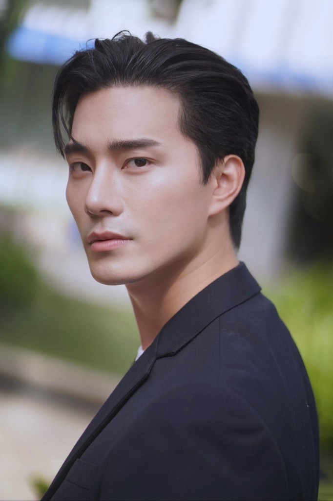 1. บี้ ธรรศภาคย์ ชี ตำแหน่ง CO-CEO บริหาร SCA Superstar Academy
