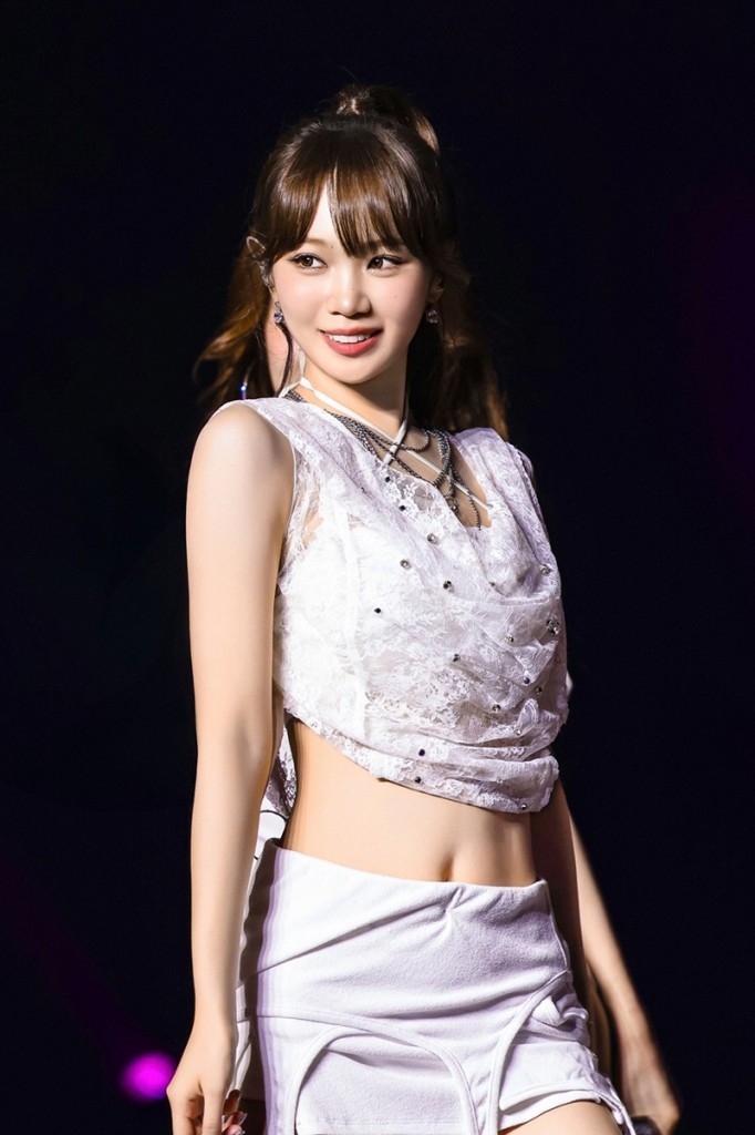 1.CHAEWON