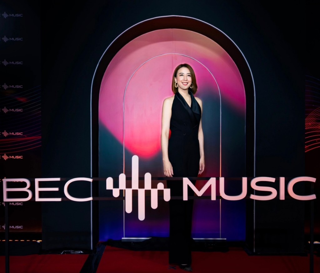 1.คุณดิว ปิ่นกมล มาลีนนท์_0