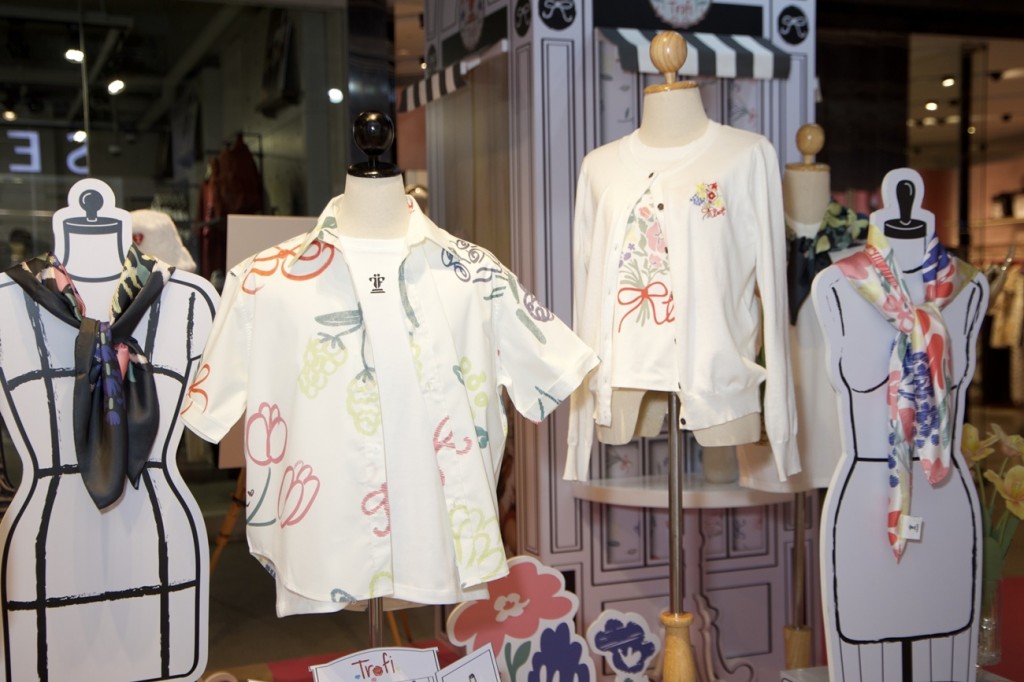 10. Collection เสื้อผ้า สินค้าที่ระลึก  ที่ลวดลายบน_0