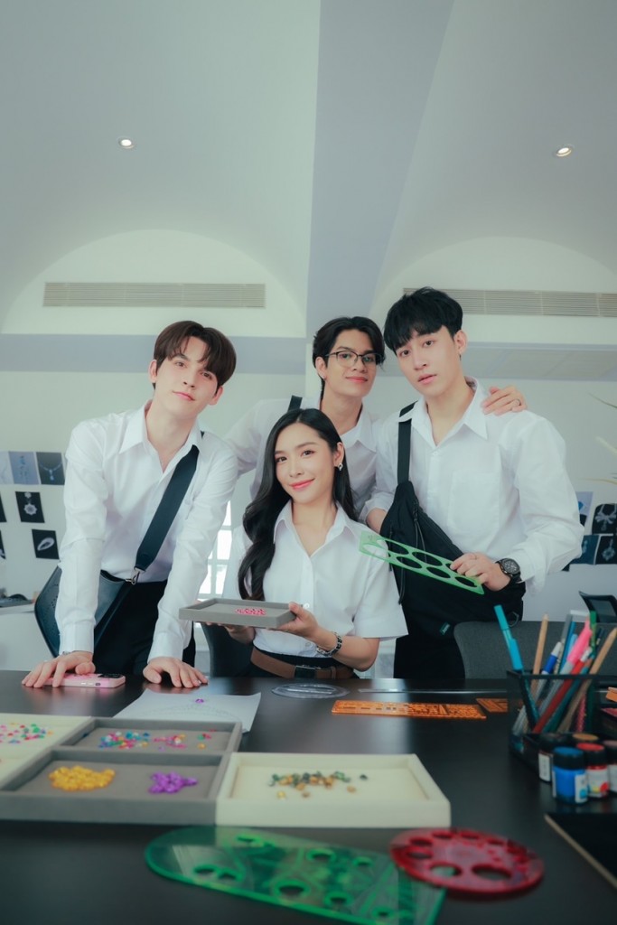 10. ทีมนักศึกษาฝึกงาน มอส-ลูกแก้ว-เตนนท์-พีท จาก ซีรีส์ Sunset x Vibes (เพียงชลาลัย)