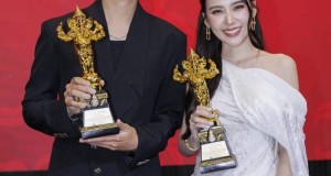 คนบันเทิง สุดคึกคัก!!! เข้ารับรางวัลงานประทานรางวัลวิทยุโทรทัศน์แห่งชาติ ครั้งที่ ๑๓  “หมอเน๋ง-ญดา” นำทีมรับรางวัลนักแสดงนำชายหญิงยอดเยี่ยม  รางวัล “พิฆเนศวร” ประจำปี ๒๕๖๘