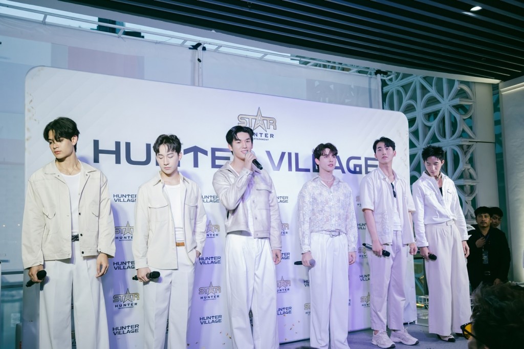 12. บอยกรุป THE DRAGON โชว์ในงาน Grand Opening HUNTER VILLAGE By STAR HUNTER ENTERTAINMENT