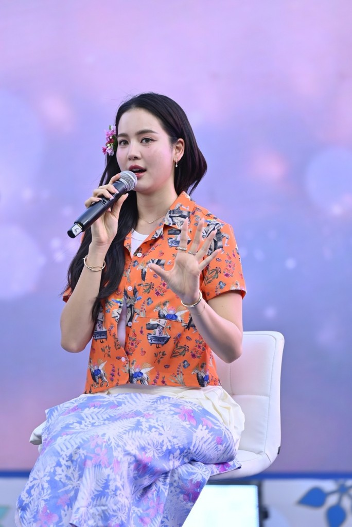 12. โบว์ - เมลดา สุศรี ตัวแทนนางสงกรานต์ “ทุงสะเทวี” ปี 2568 ที่ไอคอนสยาม