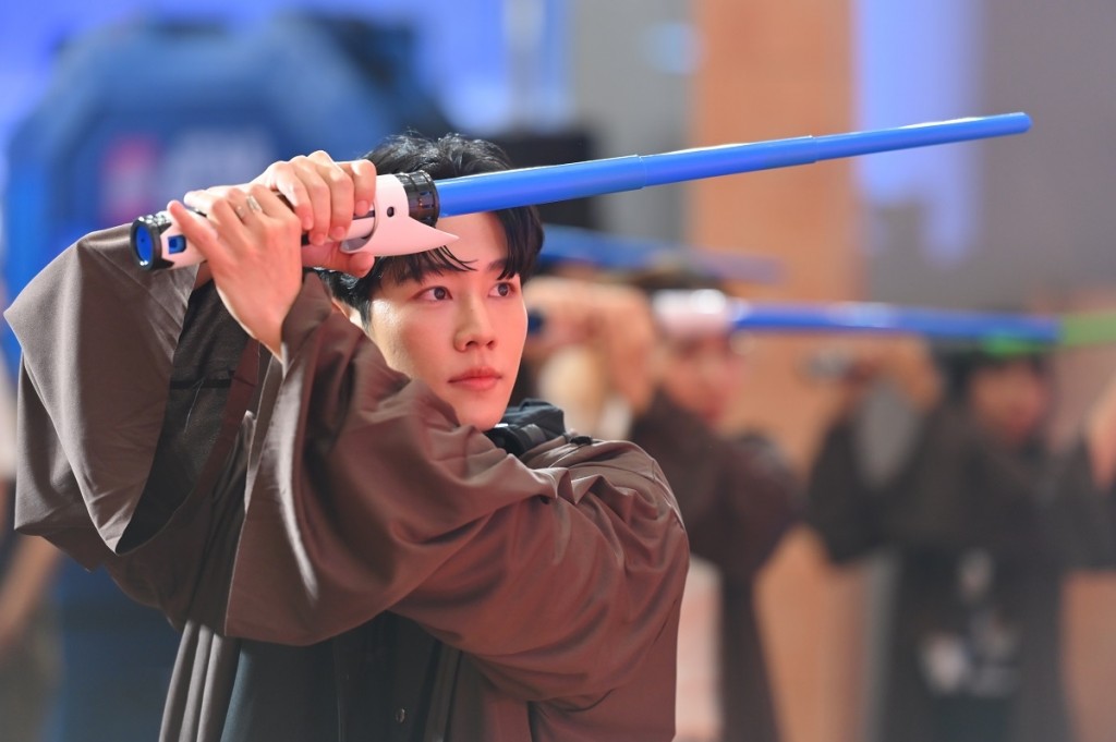 12.คู่จิ้นสุดฮอต หยิ่น-วอร์ ร่วมกิจกรรม LIGHTSABER TRAINING