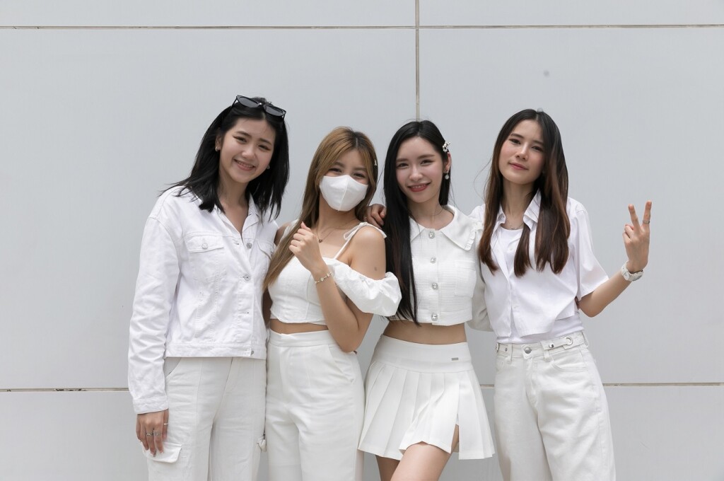 13. นุ่น - แพรวา - ลูกแก้ว - อันดา สี่สาว Cosmos นักแสดงนำจาก พี่ว้ากคะ รักหนูได้มั้ย