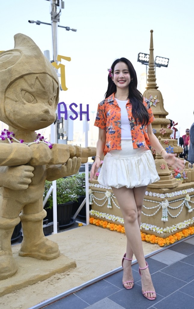 13. โบว์ - เมลดา สุศรี ตัวแทนนางสงกรานต์ “ทุงสะเทวี” ปี 2568 ที่ไอคอนสยาม