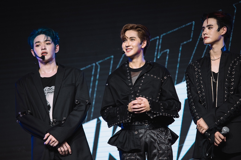 13. “ELEMENT Debut Stage”