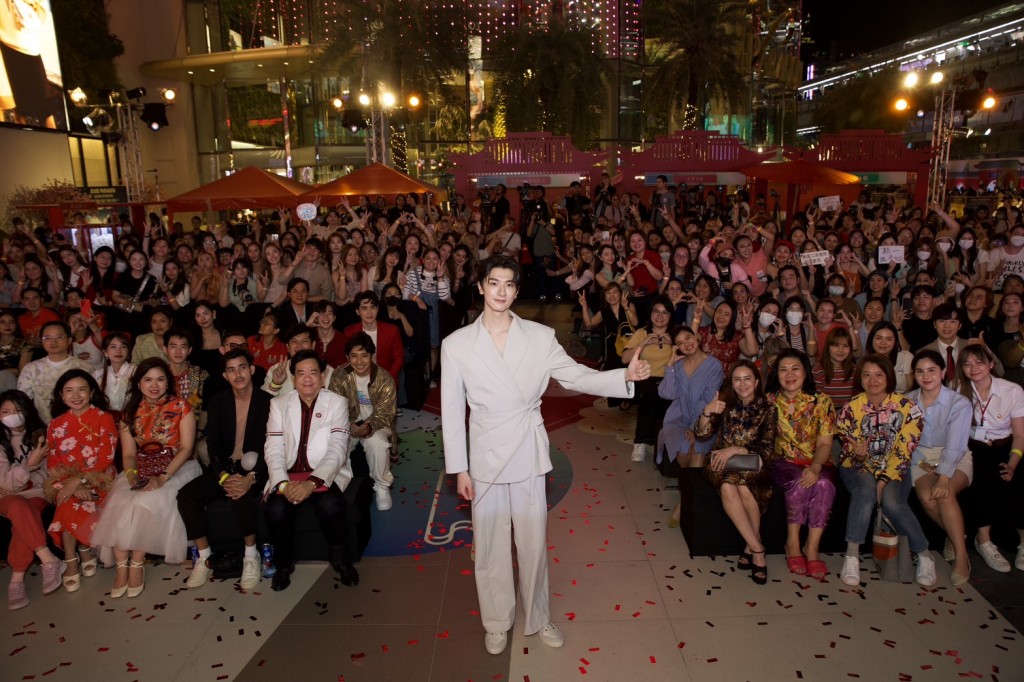 13.หลินอี ร่วมฉลองเทศกาลตรุษจีนสุดอลังการ Siam Paragon Golden Prosperous Chinese New Year 2024