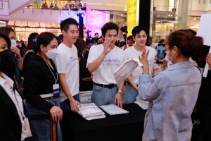 14 บรรยากาศขายเสื้อคนหล่อ