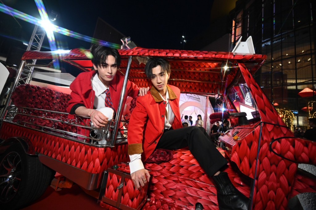 14. นักแสดงจาก GMM TV เพิร์ธ - แซนต้า