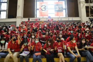 14.กองเชียร์สีแดง