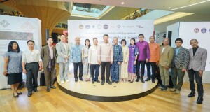 กรมการพัฒนาชุมชน กระทรวงมหาดไทย ประกาศรางวัลผู้ชนะ  โครงการพัฒนาต่อยอดภูมิปัญญาผลิตภัณฑ์ Young OTOP สู่สากล  ณ ไอคอนคราฟต์ ชั้น 4 ไอคอนสยาม กรมการพัฒนาชุมชน กระทรวงมหาดไทย ประกาศรางวัลผู้ชนะ  โครงการพัฒนาต่อยอดภูมิปัญญาผลิตภัณฑ์ Young OTOP สู่สากล  ณ ไอคอนคราฟต์ ชั้น 4 ไอคอนสยาม