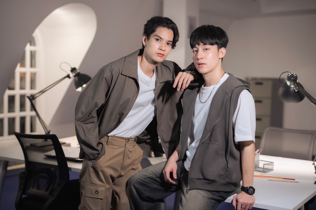 17. เตนนท์ & พีท จาก ซีรีส์ Sunset x Vibes (เพียงชลาลัย)