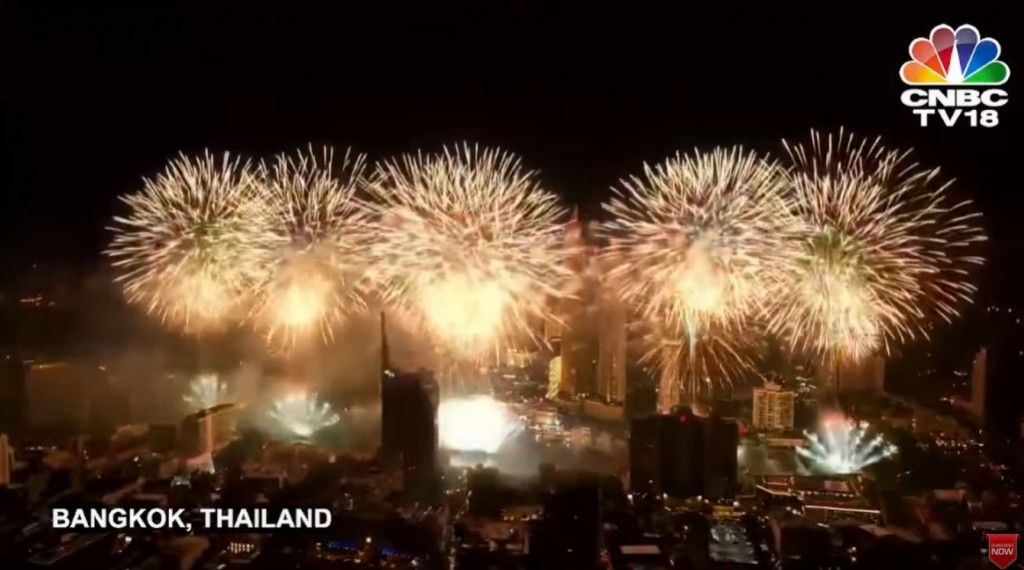 (18) สื่อต่างประเทศให้ความสนใจอย่างมาก