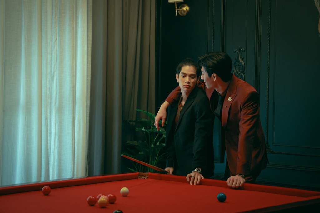 18. เตนนท์ และ มอส จาก ซีรีส์ Sunset x Vibes (เพียงชลาลัย)