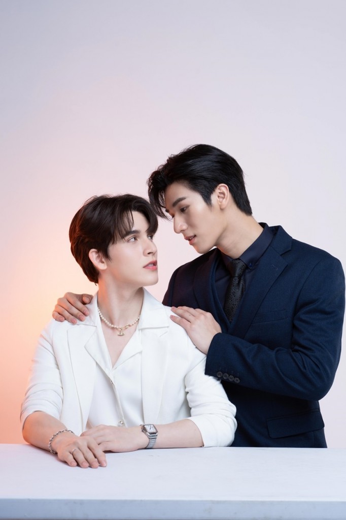 19. แบงค์ & มอส จาก ซีรีส์ Sunset x Vibes (เพียงชลาลัย)