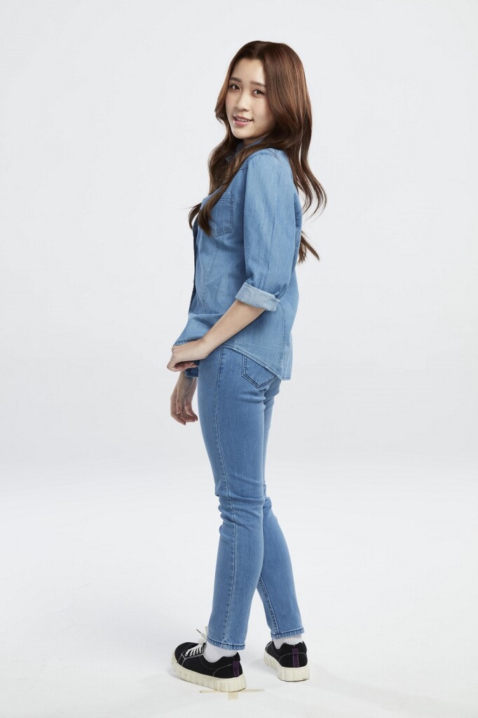 2. ขวัญข้าว - ขวัญข้าว นภัสนันท์ รับบท ข้าวหอม