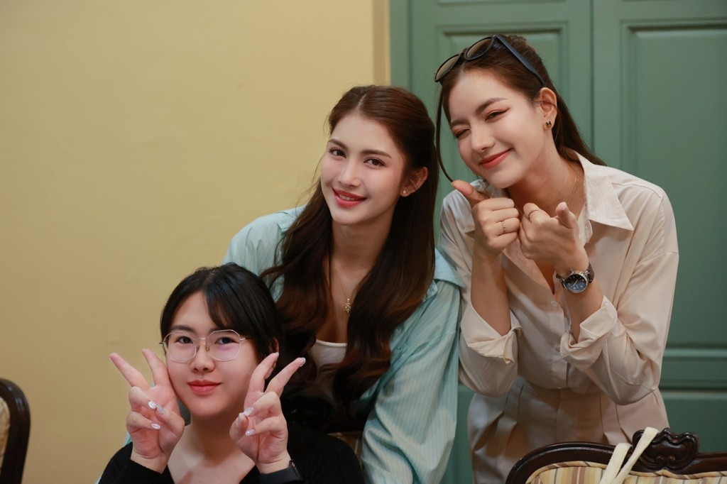 2. ยู - กมล รุททองจันทร์ และ ทีมนักแสดง กัษธิษ_0