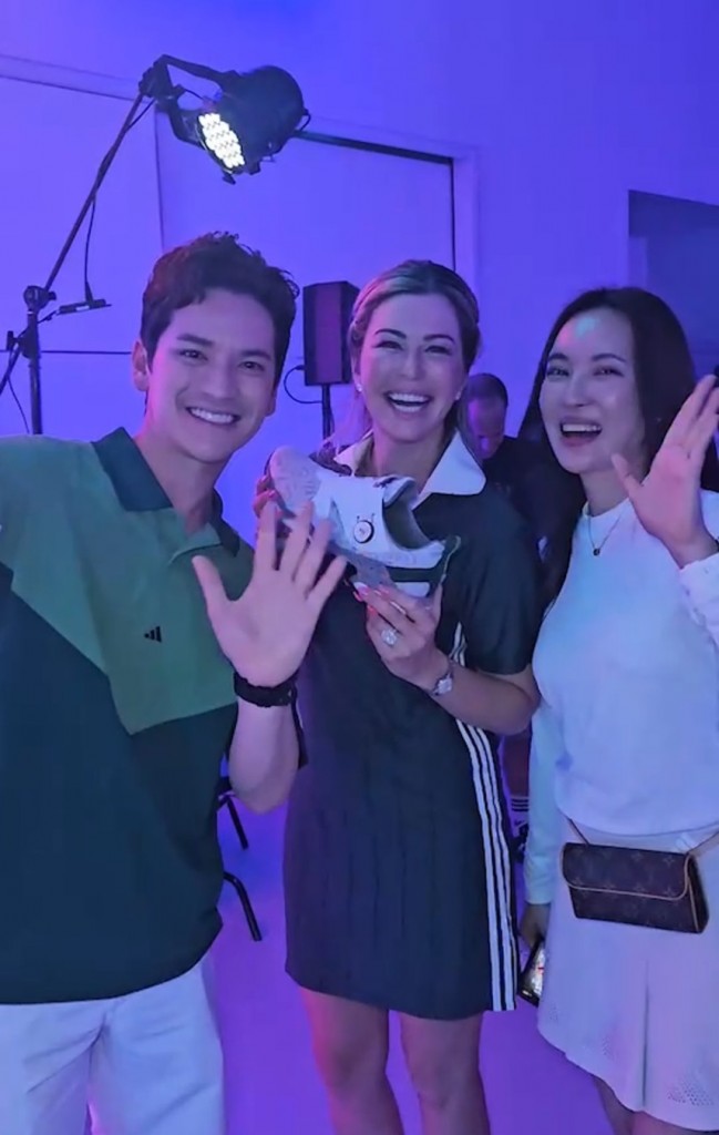 2. เต๋าติ๊ก ร่วมเฟรมนักกอล์ฟหญิงระดับตำนาน พอลล่า ครีมเมอร์