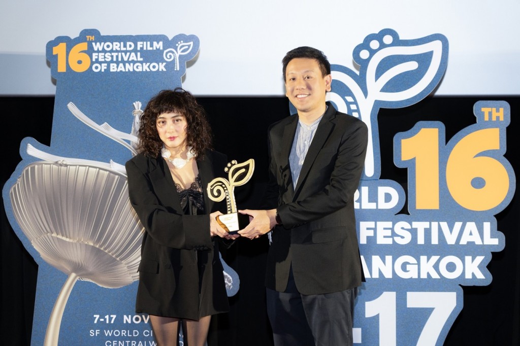 2. “โจซี โฮ” คว้ารางวัล The Most Intriguing Actress จากภาพยนตร์ Onpaku