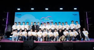 ความสุขจัดหนักส่งท้ายปี “ซี-นุนิว” ยกทีมค่าย “ดูมันดิ” 30 ชีวิต บุกกลางกรุง ในงาน DMD CHARITY 2024 “Give Your Heart” ร้องเพลงจัดเต็มเกือบ 5 ชั่วโมง แฟนคลับประมูลของร่วมทำบุญ