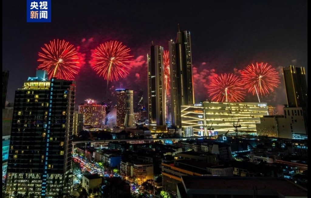 (21) สื่อต่างประเทศให้ความสนใจอย่างมาก