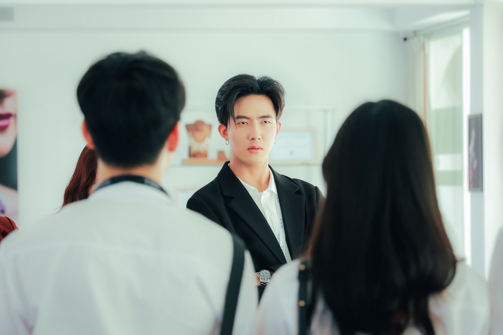 23. ซีรีส์ Sunset x Vibes