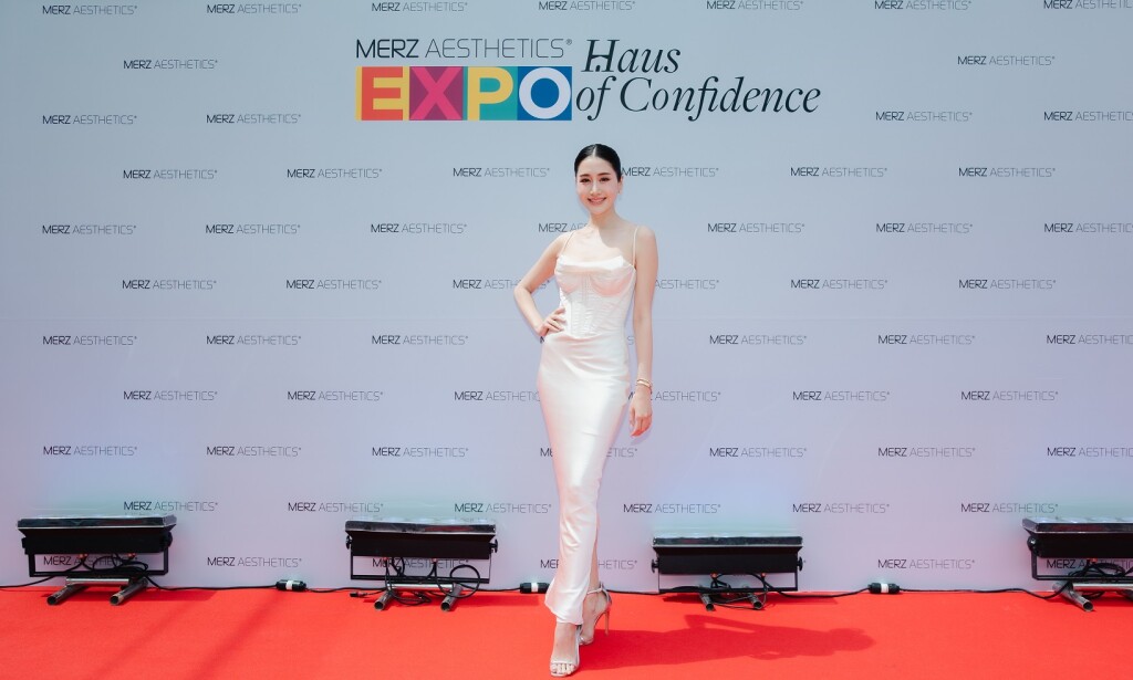 28 พิม - พิมประภา ตั้งประภาพร ร่วมเดินทางพรมแดงงาน Merz Aesthetics Expo