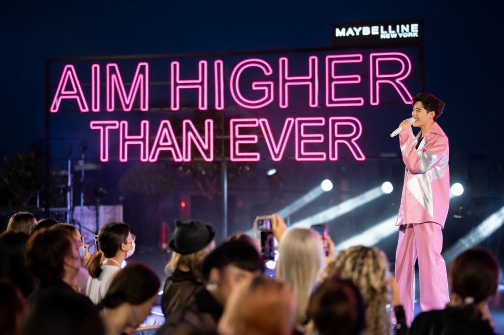 3. พีพี กฤษฏ์ Eyes of Maybelline