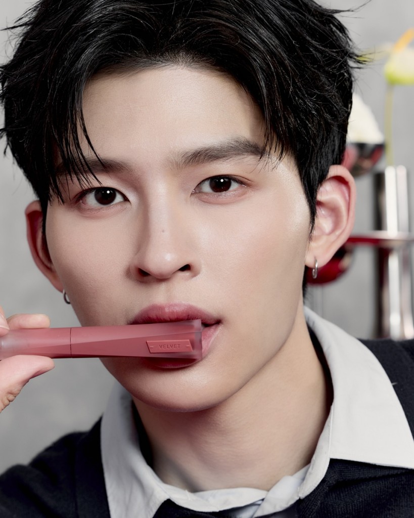 4. Pond x 3CE Velvet Lip Tint Plush 2