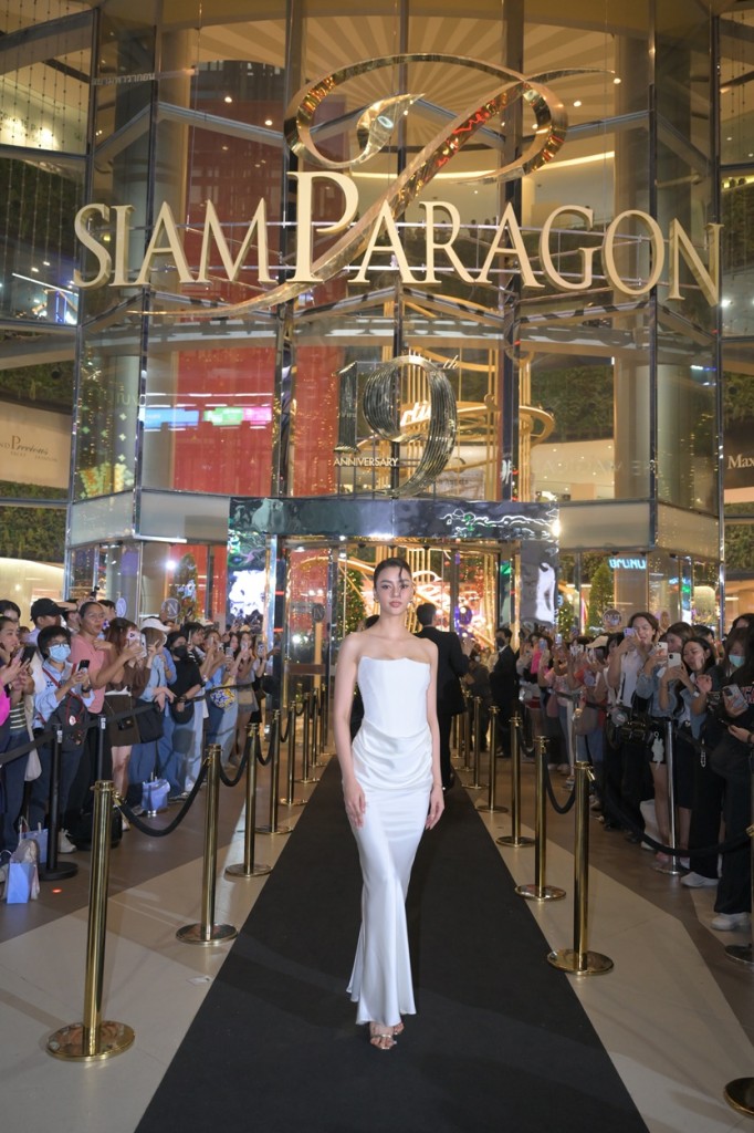 4. อแมนด้า ร่วมเดิน Black Carpet งาน Siam Paragon 19th Anniversary The Magical Celebration