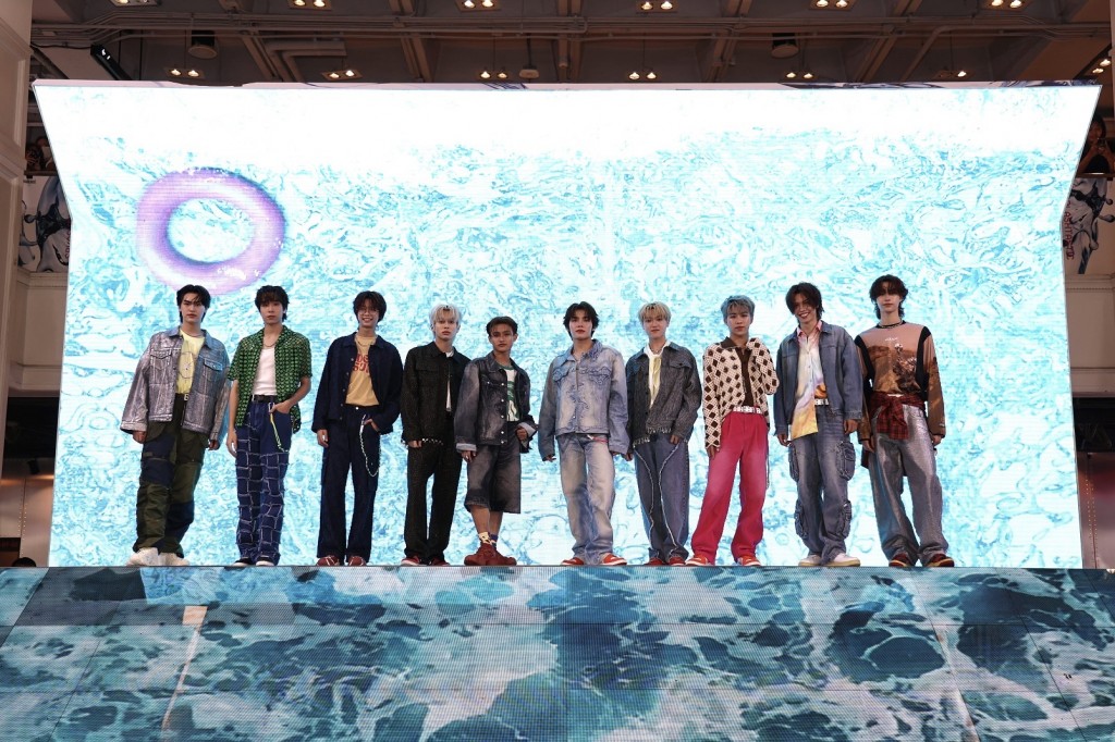4. เปิดตัว DICE กับ INTERACTIVE AQUATIC EXPERIENCES  สุดยอดงานอาร์ทคลื่นยักษ์กลางสยาม ในรูปแบบ Interactive Art 3D