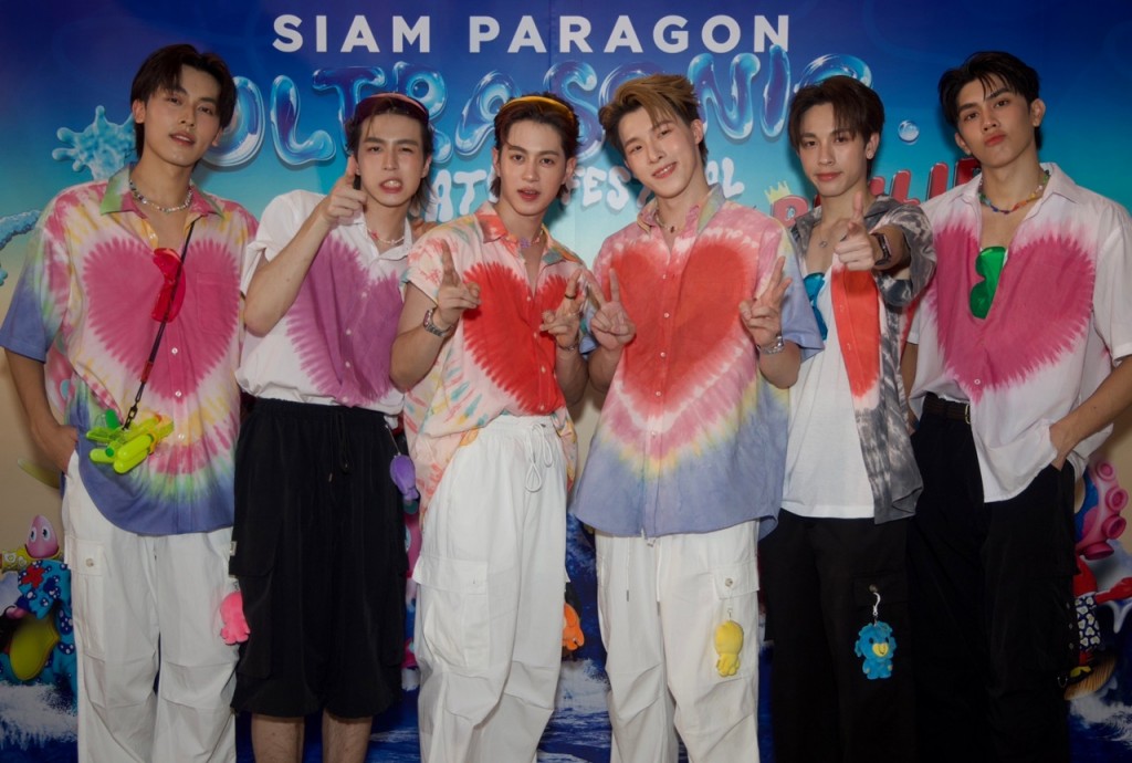 6 หนุ่ม PROXIE ที่มาระเบิดความมันส์ฉลองสงกรานต์งาน Siam Paragon Ultrasonic Water Festival 2024 “Songkran Lobster Wonderland by Philip Colbert”  (1)