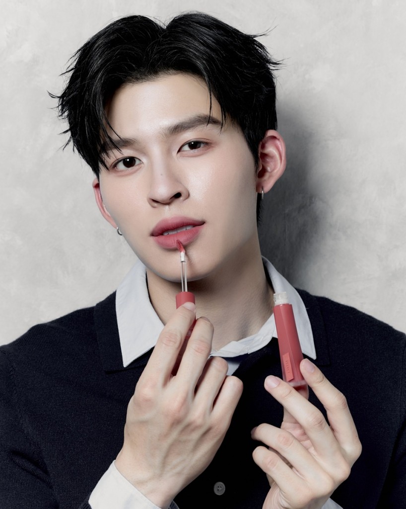 6. Pond x 3CE Velvet Lip Tint Plush 4