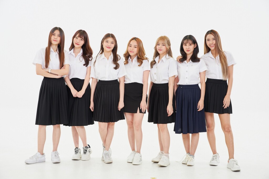 6. อันดา - อะตอม - บัว - เมอร์เซเดส - แพรวา - ส้ม - เดวี่ จากซีรีส์ยูริ พี่ว้ากคะ รักหนูได้มั้ย